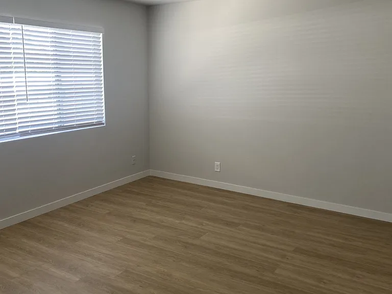 18375 Collins St — Photo 12