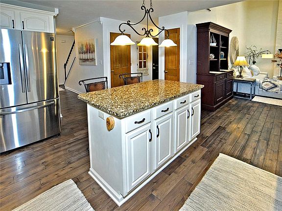 3rd image of 100 Saddlebrook Dr