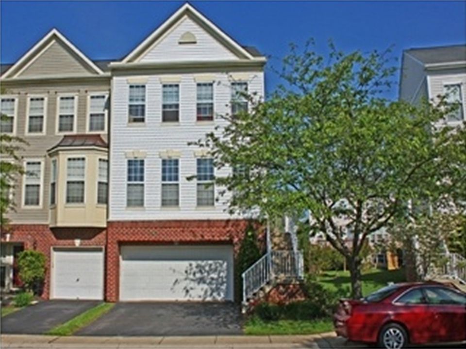 1st image of 414 E Oakmeade Dr