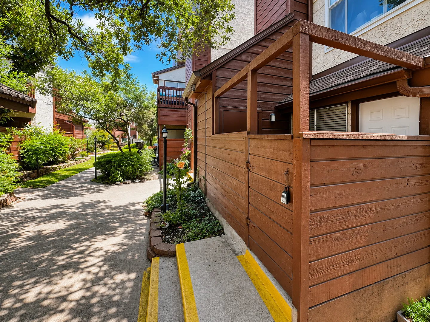 Nice 1 Br Condo In Desired Gated Community*Easy Access To I35, 410, And Shopping*Appliances Inclu... — Photo 2