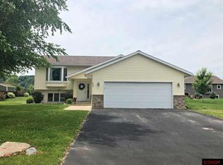 623 Beverly Cir, Henderson, MN 56044