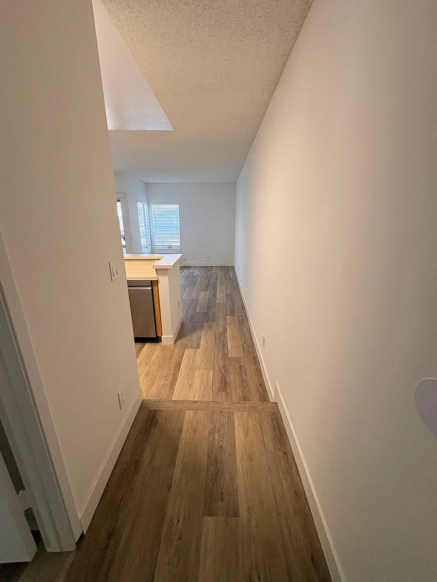 Building Photo - 3950 Cleveland Ave #103