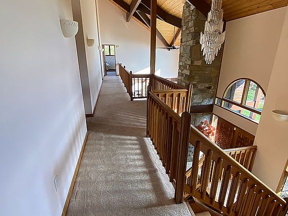 4th image of 17941 Stoneleigh Dr