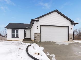 801 Waveland Ct, Marion, IA 52302