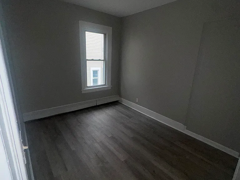 1092 E Main St — Photo 4