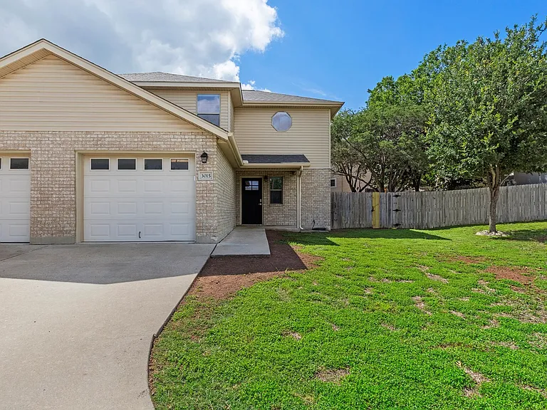 3015 Green Mountain Dr — Photo 1