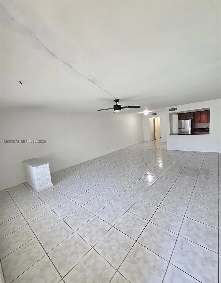 Sutton House Condo — Photo 1