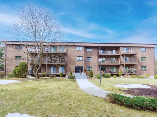 7 Ledgewood Way APT 8, Peabody, MA 01960