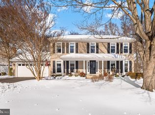 9616 Oakington Dr, Fairfax Station, VA 22039