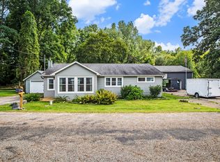 1033 Orchard Dr, Marshall, MI 49068