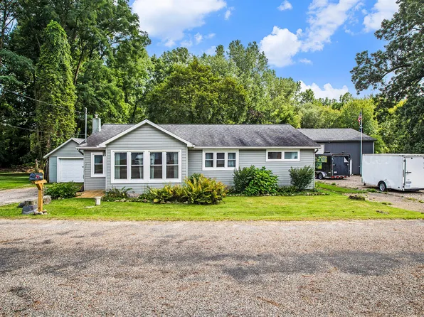 1033 Orchard Dr, Marshall, MI 49068