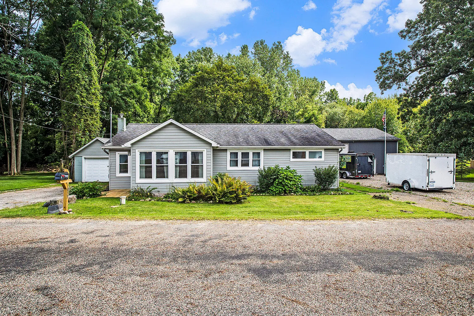 1033 Orchard Dr photo 1