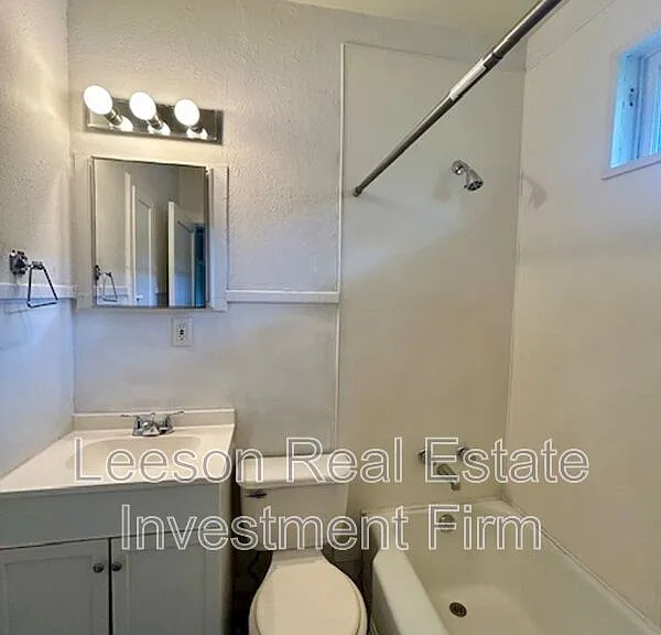 1101 College St #2208 — Photo 8