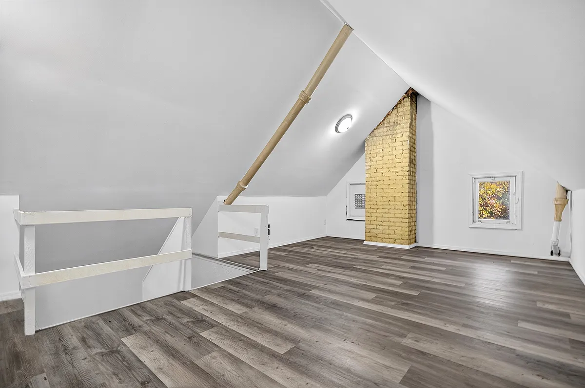 Building Photo - 4265 E 128th St #2