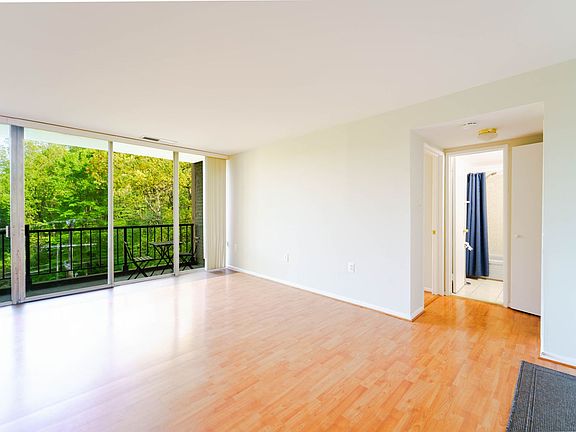 3rd image of 7753 Patriot Dr APT 44
