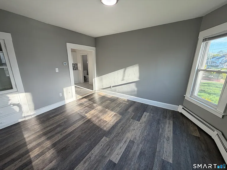 402 Allen St — Photo 8