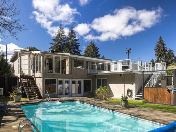 2264 Aldeane Ave, Colwood, BC V9B 2C7