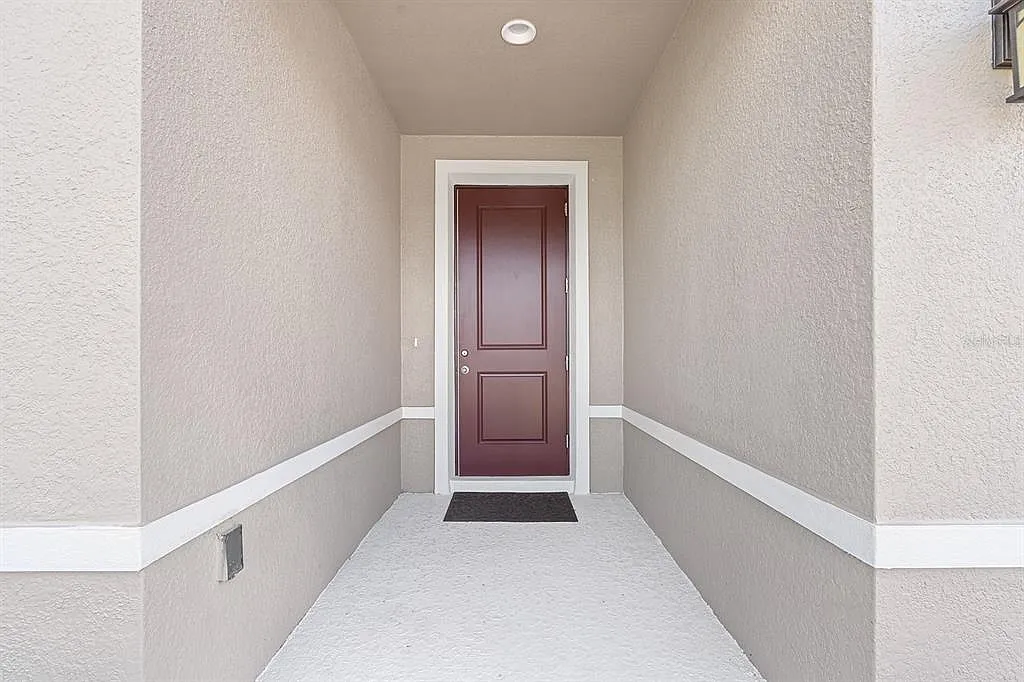 4 bed, 3.0 bath, 2341 sqft, $2,600 — Photo 2