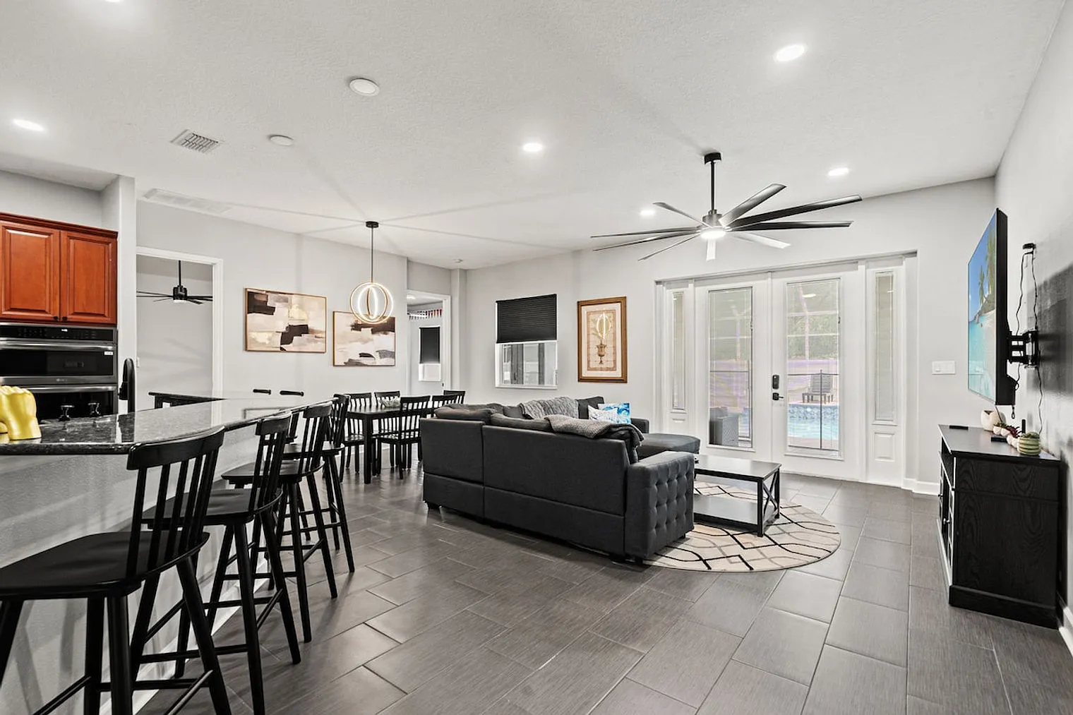 4 bed, 2.0 bath, $5,504 — Photo 2