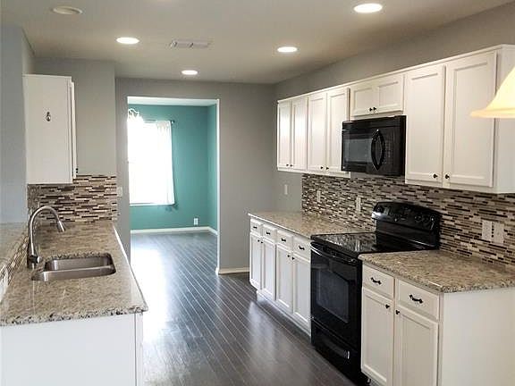 3rd image of 10401 Donnis Dr