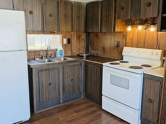 4th image of 900 Stewart St #35