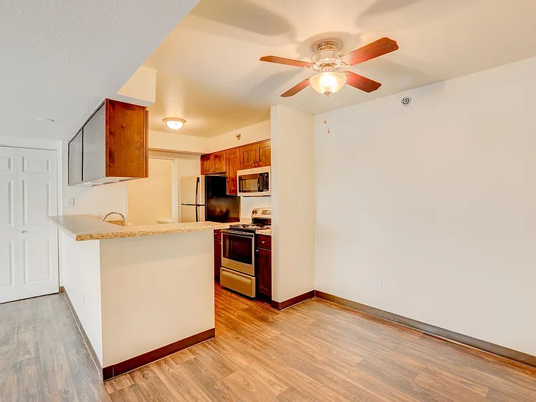 Americana Lakewood Apartments — Photo 116