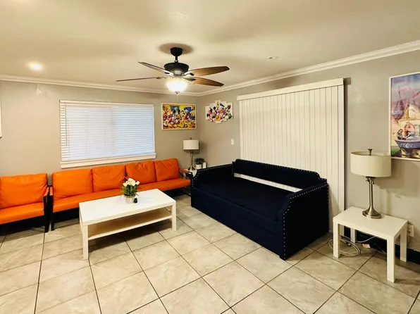 2620 England St #3, Huntington Beach, CA 92648