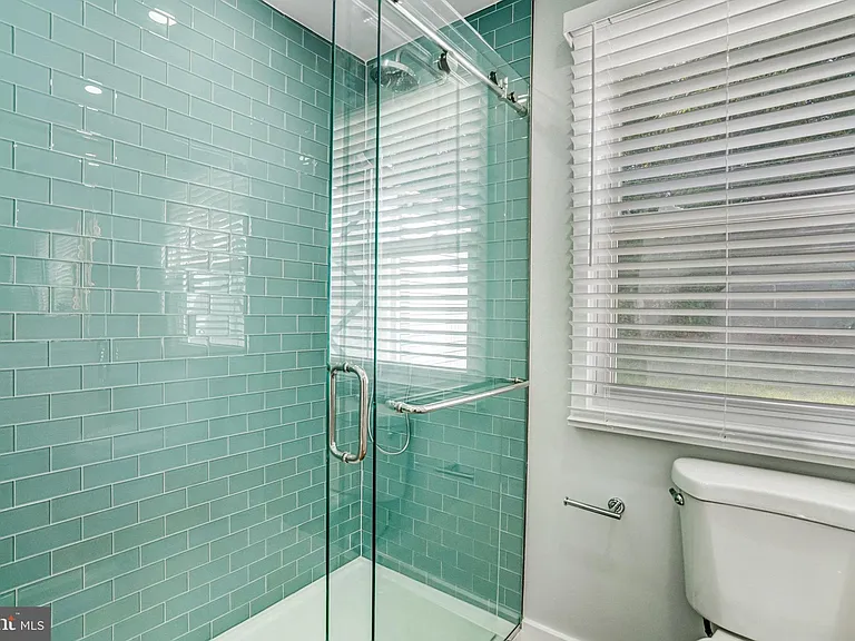 3120 Chepstow Ln — Photo 17