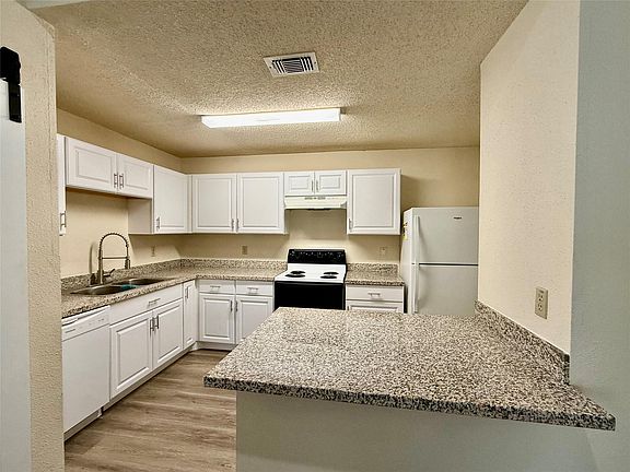 3rd image of 23331 Pebworth Pl
