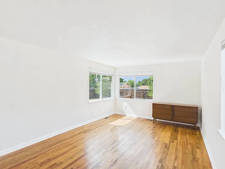 2261 W 56th Pl — Photo 26