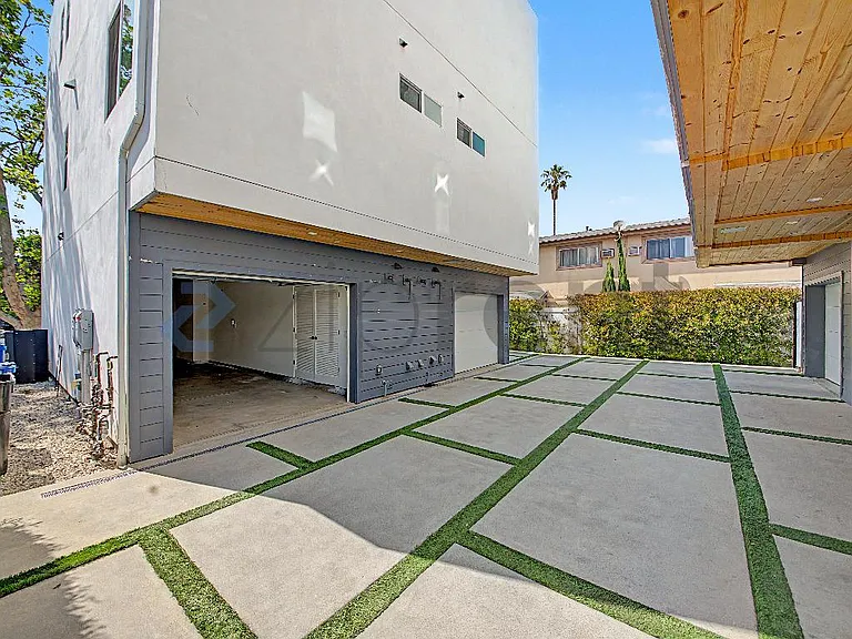 5230 1/2 Tilden Ave — Photo 15