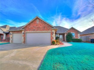 2628 SE 8th St, Moore, OK 73160