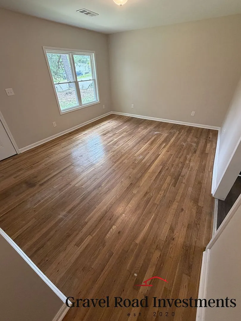 Beautifully Remodeled 4 Bedroom, 2 Bathroom Home for Rent — Photo 3