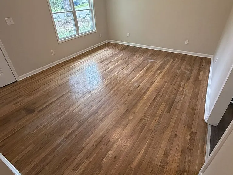 1302 Crescent Ridge Rd NE — Photo 3