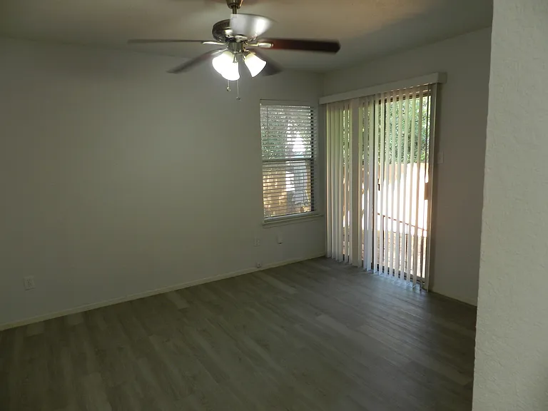 4100 Adelphi Ln #B — Photo 11