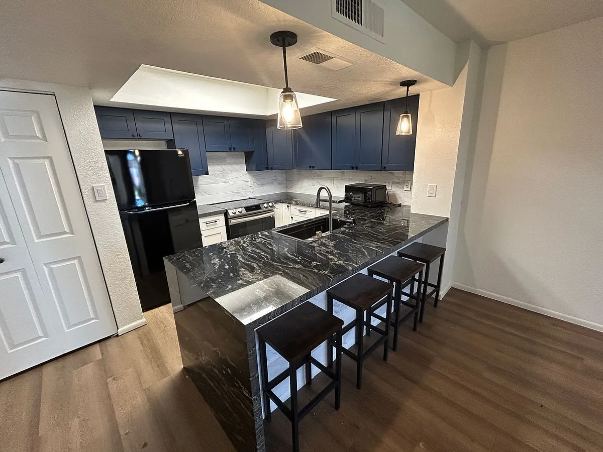 Building Photo - 4730 W Northern Ave #1161