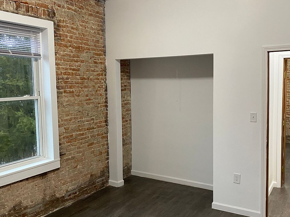 1st image of 550 S Market St