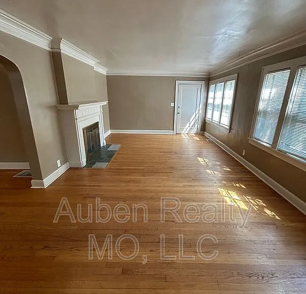5446 Charlotte St #1F — Photo 6