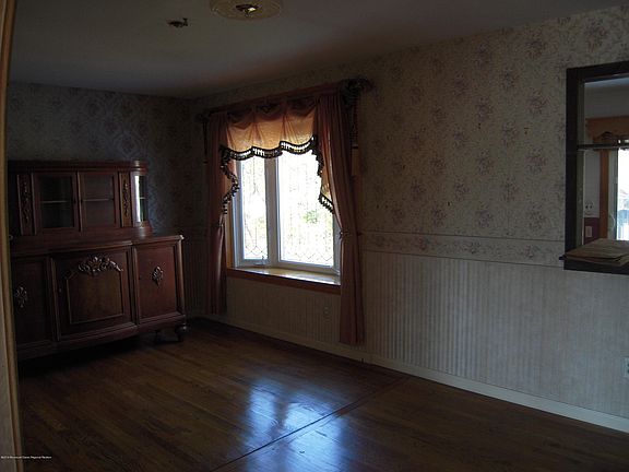 5th image of 128 Leaf Ln