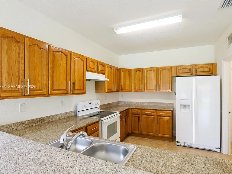 17120 SW 92nd Ct — Photo 5