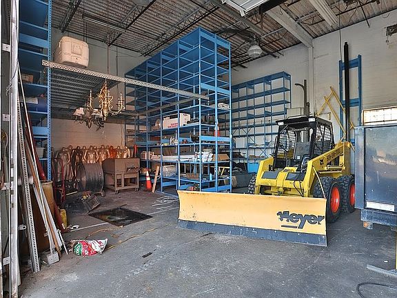 4th image of 1531 N Olden Ave