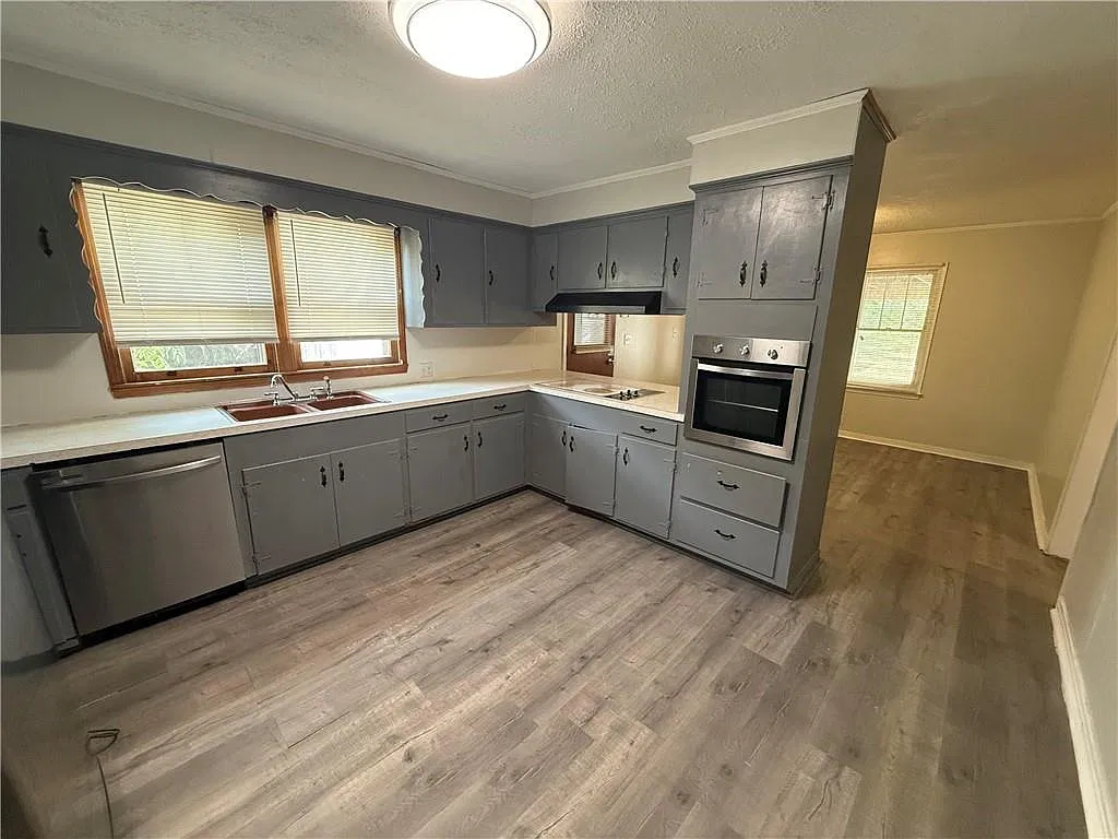 4 bed, 2.0 bath, 1770 sqft, $1,550 — Photo 4