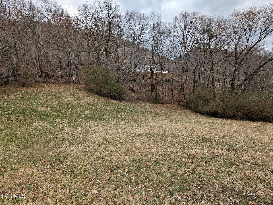 2nd image of Dogwood St