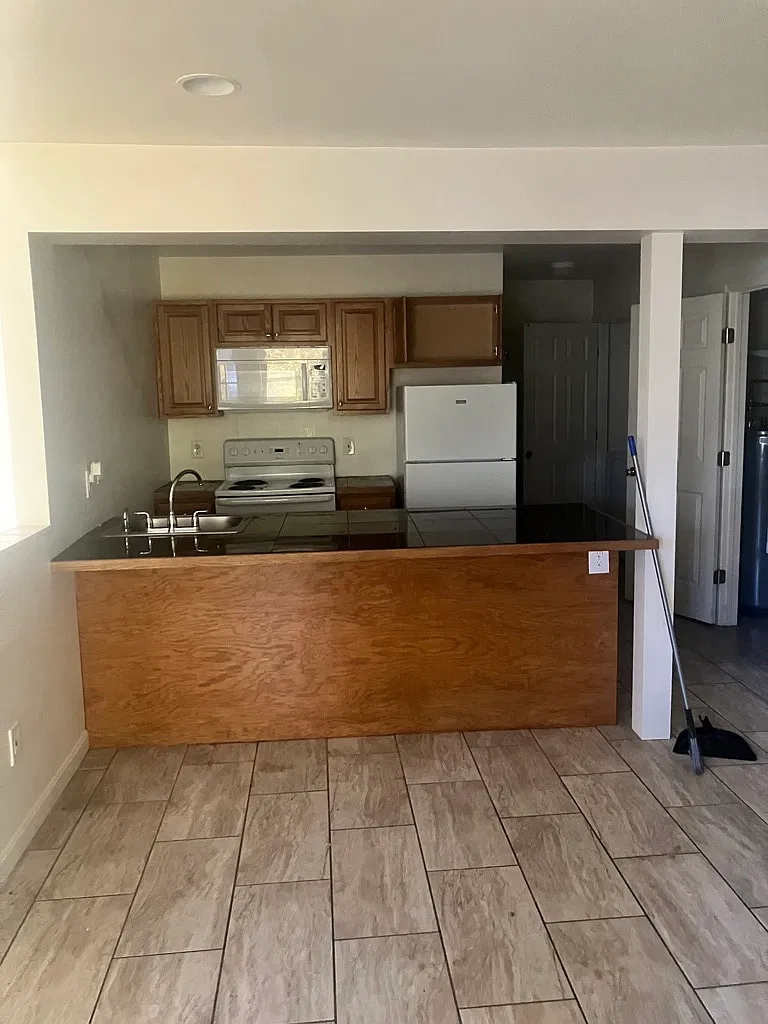 Light and quiet 2nd floor 2-bdrm apartment in Bennington — Photo 3