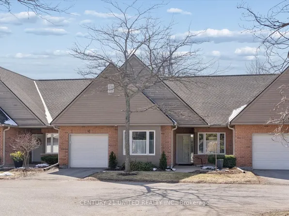 1850 Cherryhill Rd #9, Peterborough, ON K9K 2E3