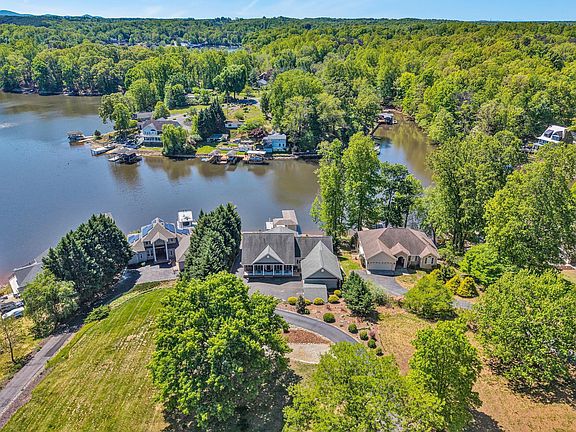 4th image of 400 Sourwood Dr