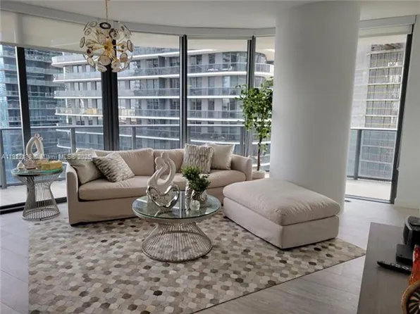 45 SW 9th St, Miami, FL