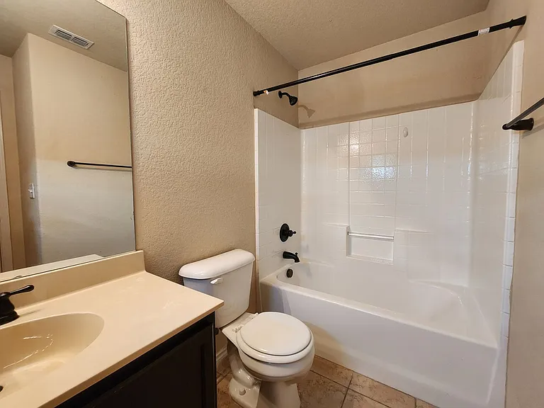 622 Creekside Cir — Photo 24