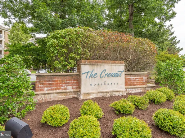 2204 Westcourt Ln APT 122, Herndon, VA 20170
