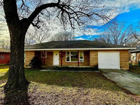 1103 Fair Ave, Gainesville, TX 76240